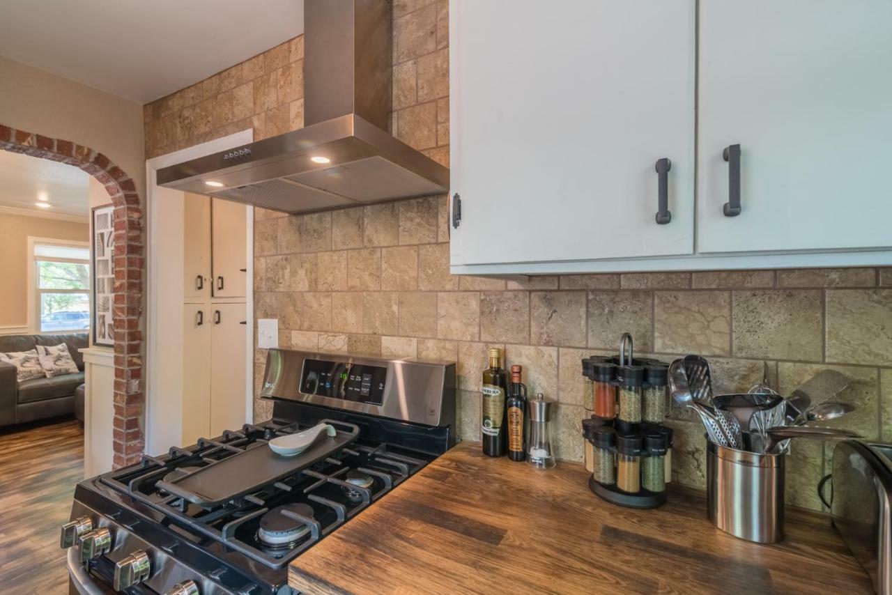 Italian Style In Old Town With Private Hot Tub Villa Fort Collins Bagian luar foto
