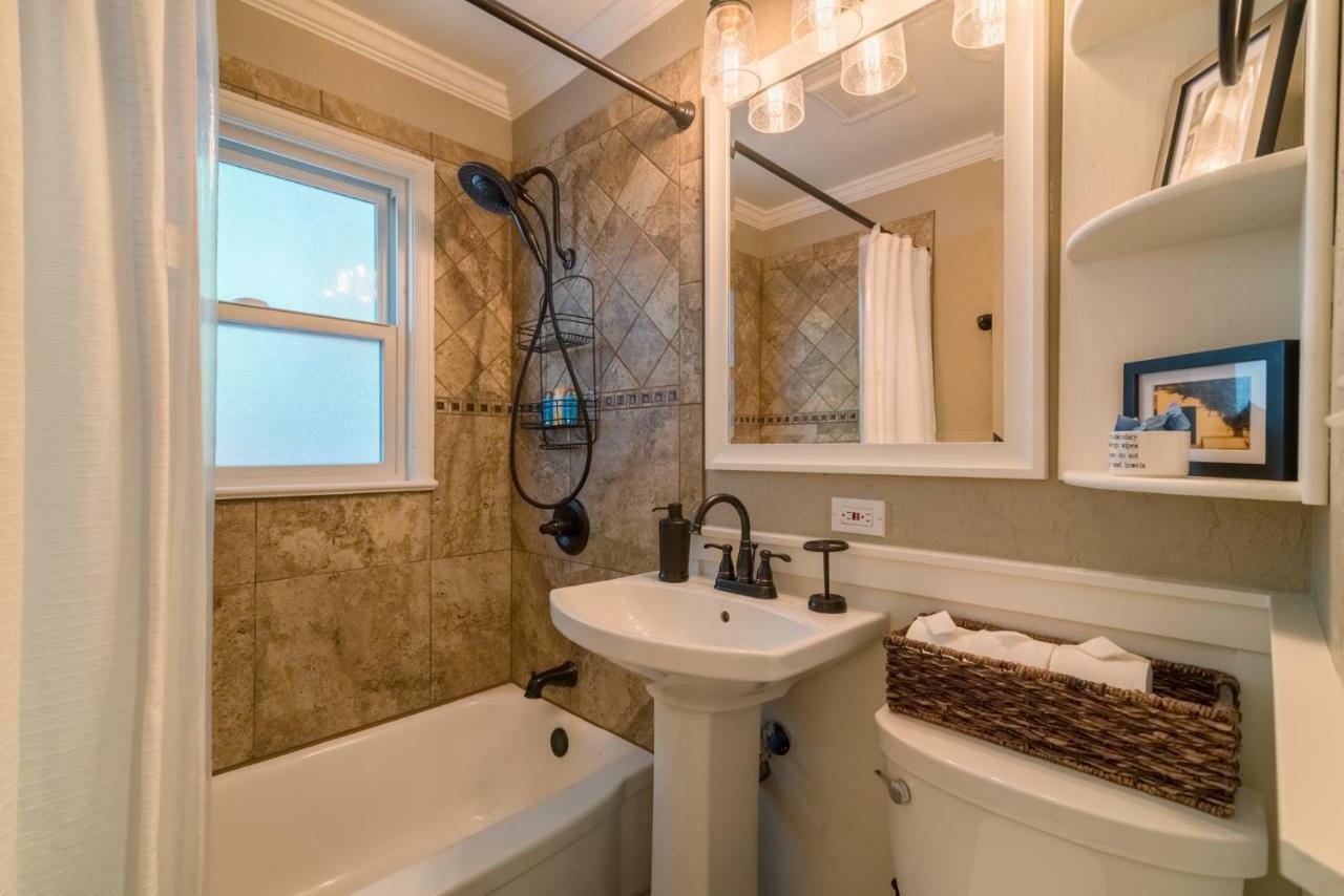 Italian Style In Old Town With Private Hot Tub Villa Fort Collins Bagian luar foto