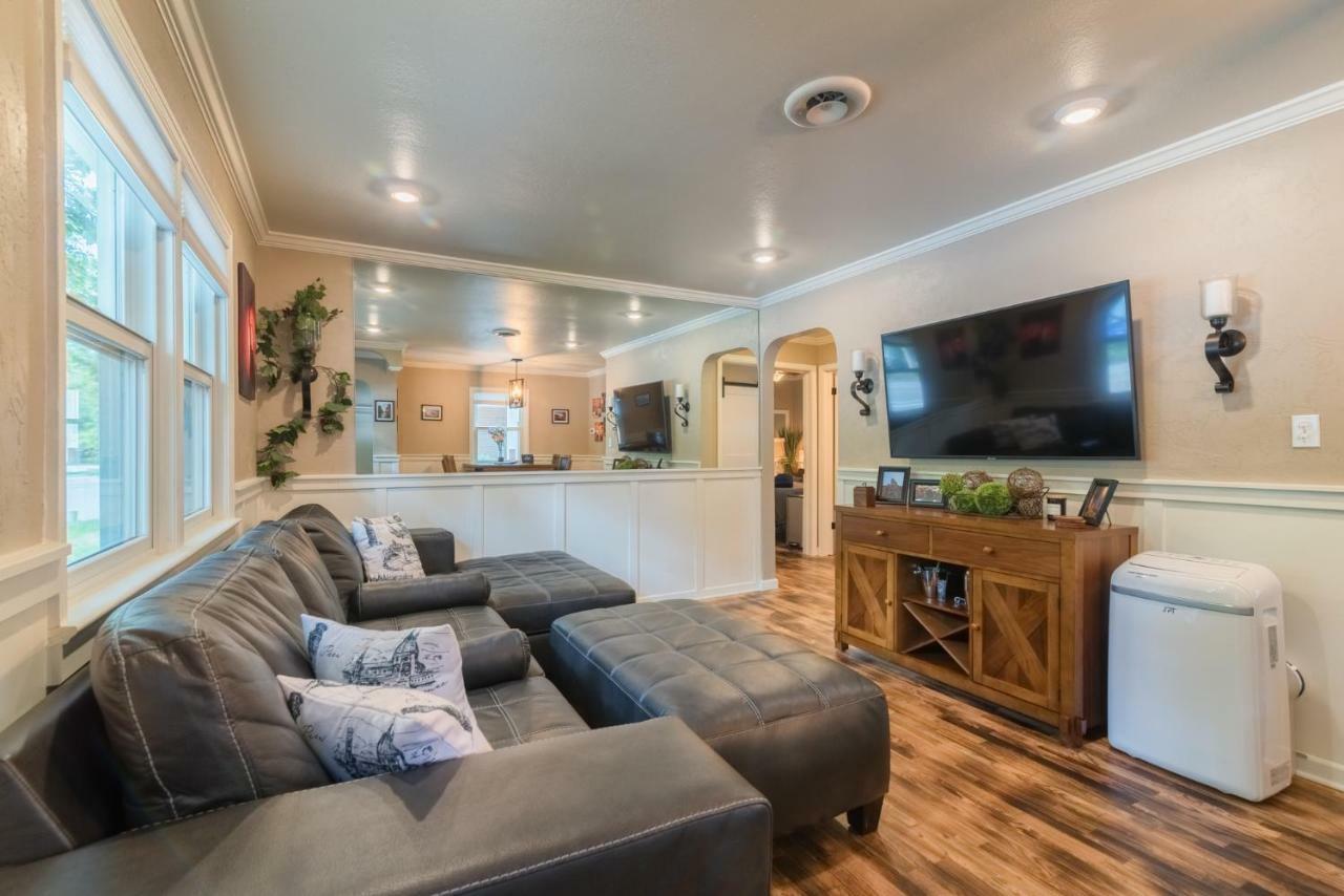 Italian Style In Old Town With Private Hot Tub Villa Fort Collins Bagian luar foto